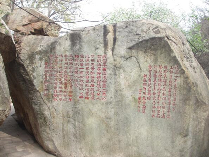 連云港凰窩旅游景區(qū)附近有住宿和用餐的地方嗎？